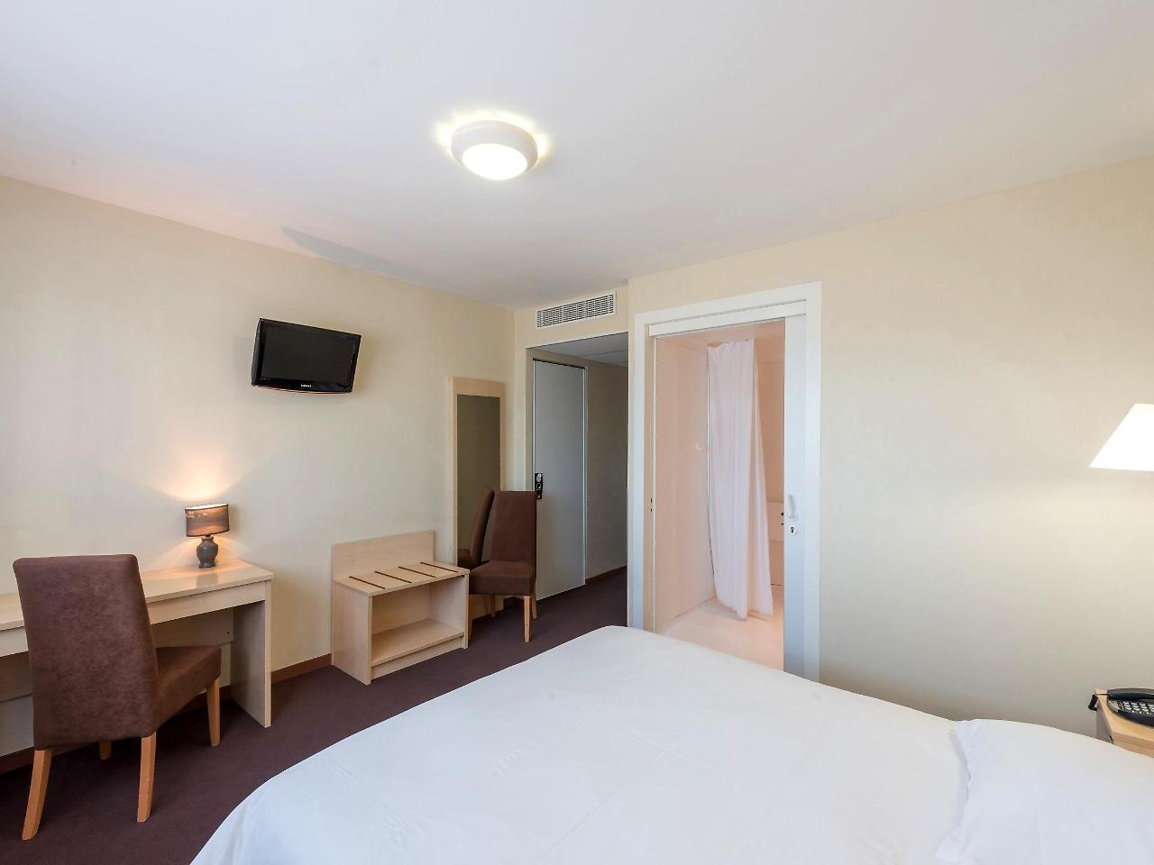Cit'Hotel Talencia Thouars Bagian luar foto