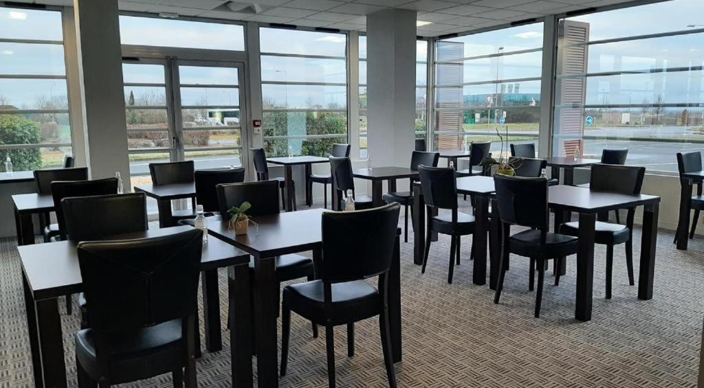 Cit'Hotel Talencia Thouars Bagian luar foto